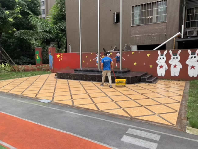 四川宜賓市《宜賓香港偉才國際教育集團》偉才幼兒園全院地面防滑施工