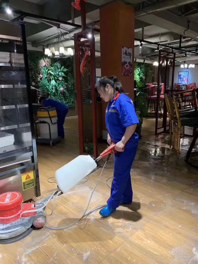 重慶市“重慶人家”餐廳地面防滑施工
