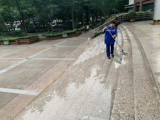 重慶市沙坪壩區人民政府正門門庭、梯坎的防滑處理