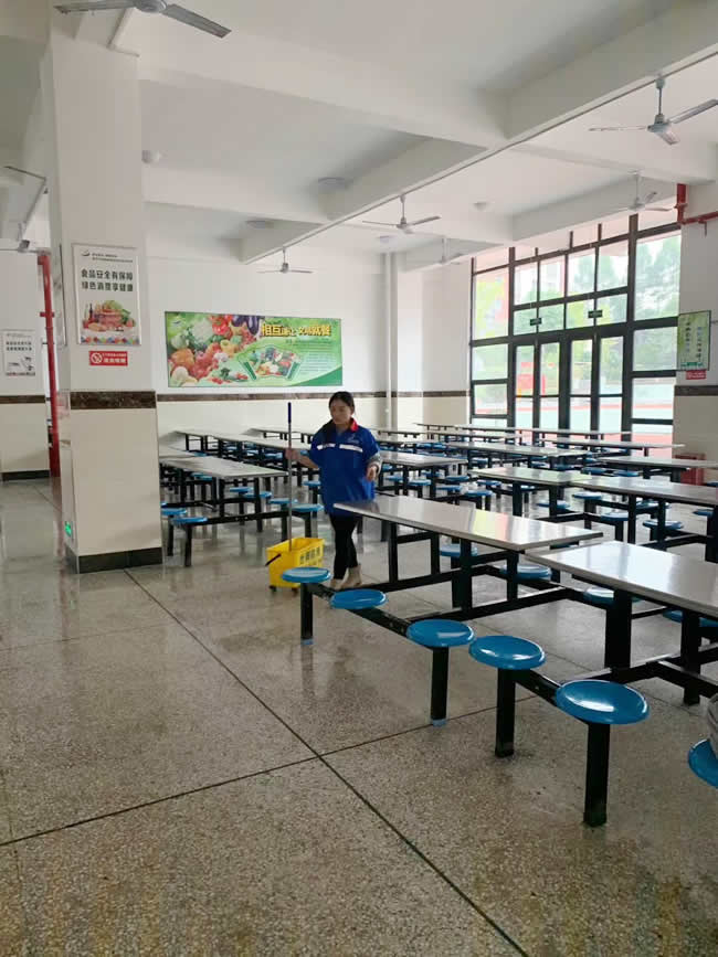 重慶市璧山區璧泉小學食堂地面防滑工程