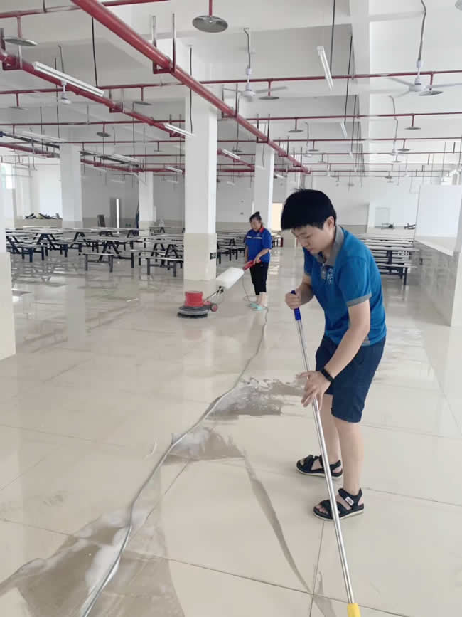 重慶市醫藥學校食堂樓整體防滑工程