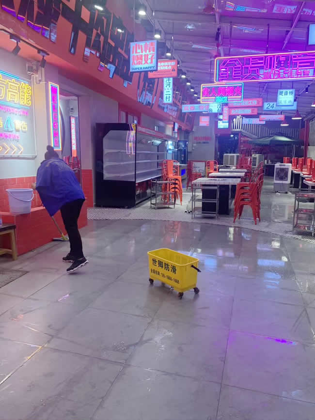 重慶市江北區火爆牛肉串串餐廳防滑處理
