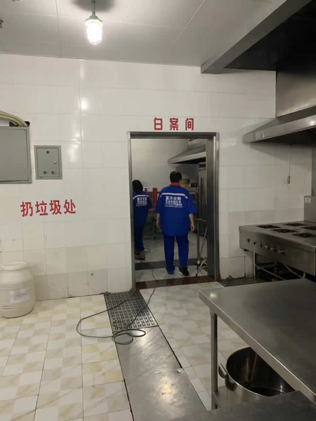 重慶市沙坪壩區級機關食堂后廚地面防滑處理