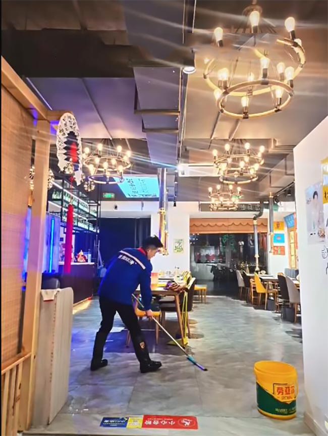 重慶市云陽縣釜山碳火烤肉餐廳地面防滑處理