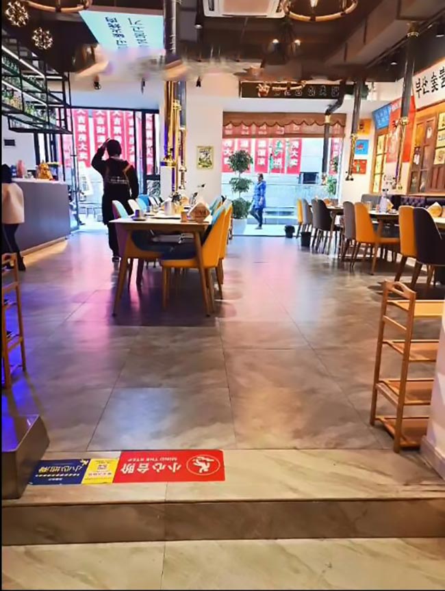 重慶市云陽縣釜山碳火烤肉餐廳地面防滑處理