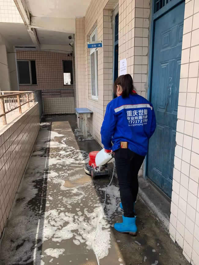 重慶市梁平區明達鎮中心小學地面防滑處理