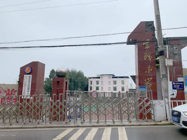 重慶市梁平區虎城鎮中心小學地面防滑處理