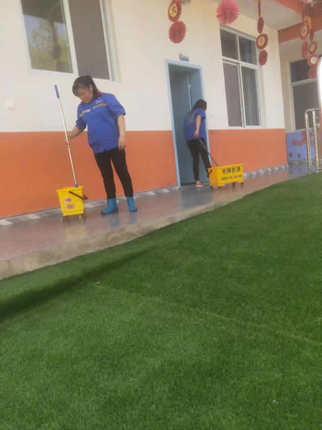 重慶市梁平區力帆光彩小學迎水幼兒園地板防滑施工